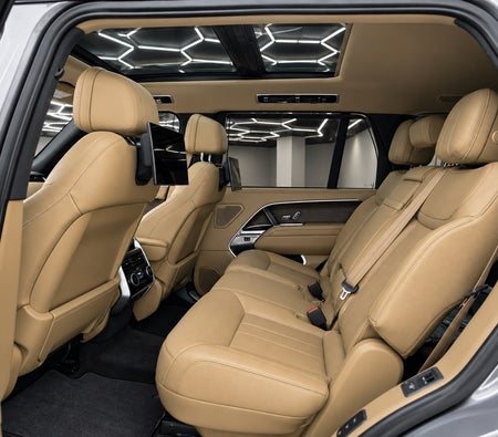 Land Rover Range Rover Vogue LWB 2023, photo 3 of 4