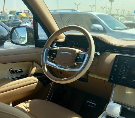 Black Land Rover Range Rover Vogue SV Autobiography 2024