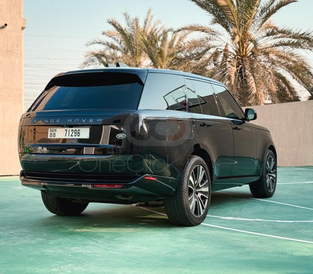 White Land Rover Range Rover Vogue 2023