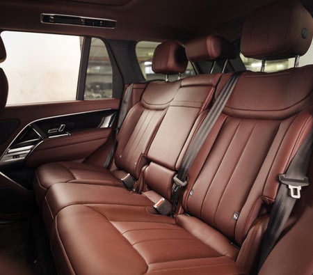 Black Land Rover Range Rover Vogue 2024