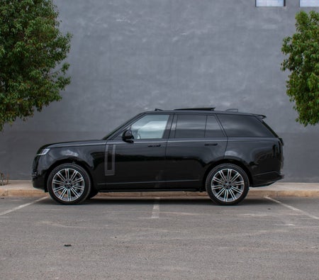 Black Land Rover Range Rover Vogue 2024