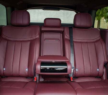 Black Land Rover Range Rover Vogue 2024