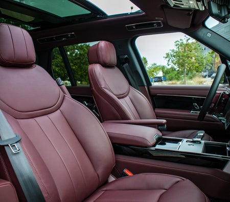 Black Land Rover Range Rover Vogue 2024