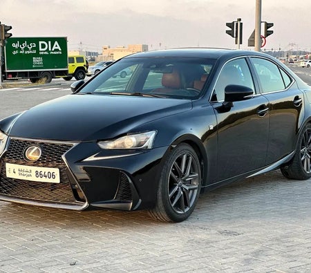 Siyah Lexus IS-Series 2019
