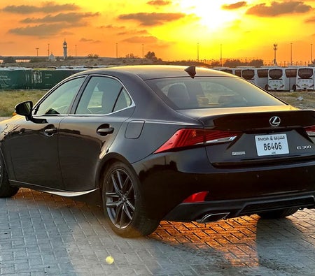 Siyah Lexus IS-Series 2019