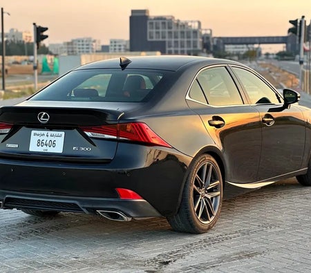 Siyah Lexus IS-Series 2019