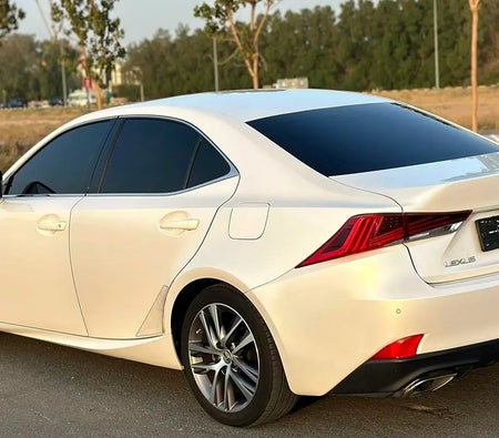 Blanc Lexus IS-Series 2019