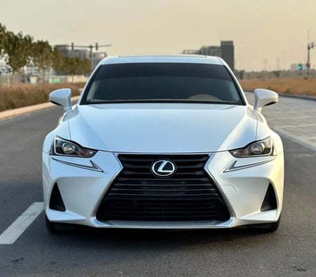 Blanc Lexus IS-Series 2019