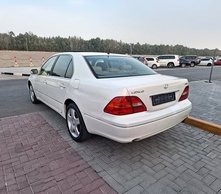 White Lexus LS 430 2002