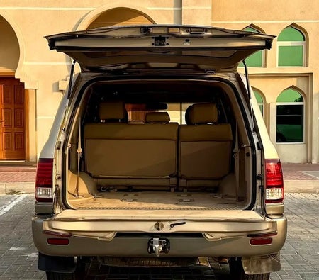 Gold Lexus LX 470 2001