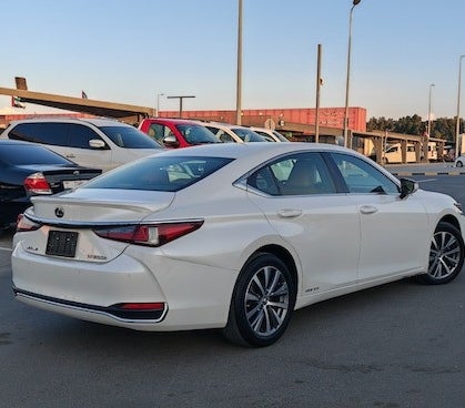 Lexus ES 300h 2020, photo 4 of 4