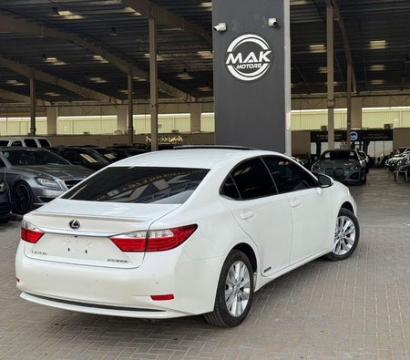 Lexus ES 300h 2013, photo 3 of 4