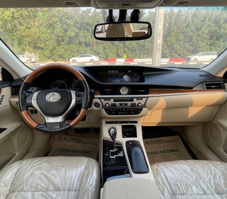 Lexus ES 300h 2015, photo 4 of 4