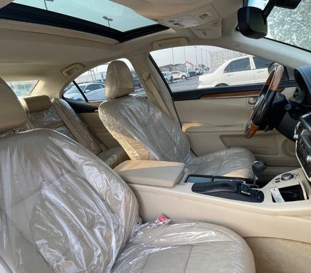 Gold Lexus ES 300h 2015