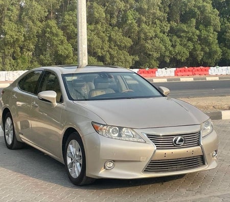 Lexus ES 300h 2015, photo 3 of 4
