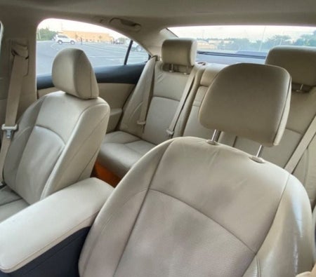 White Lexus ES350 2012