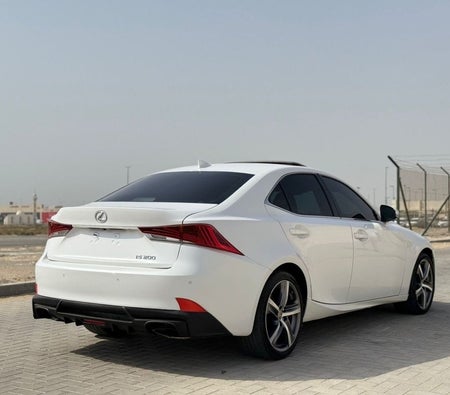 Lexus IS 200 2017, photo 4 of 4
