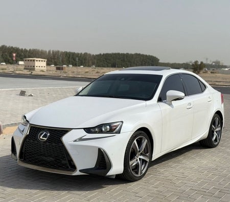 Lexus IS 200 2017, photo 3 of 4