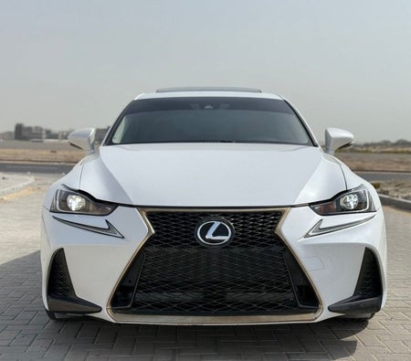Lexus IS 200 2017, photo 2 of 4