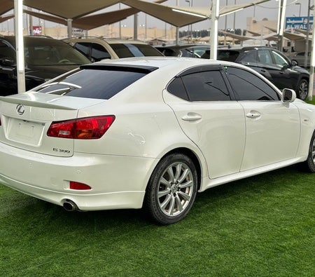 Белый Lexus IS 300 2007