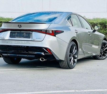 D'argento Lexus IS350 2023