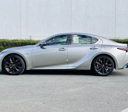 D'argento Lexus IS350 2023
