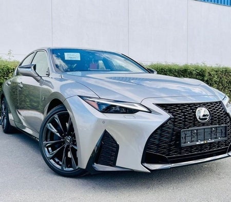 D'argento Lexus IS350 2023