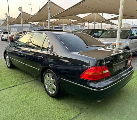 Black Lexus LS 430 2002