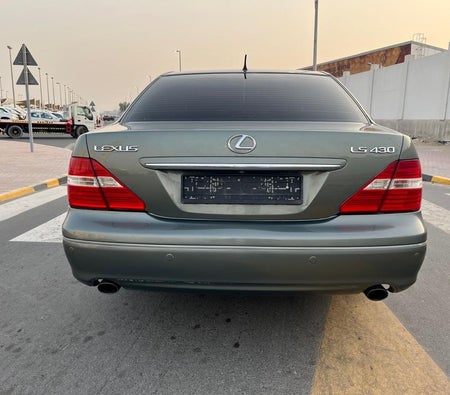 Green Lexus LS 430 2005