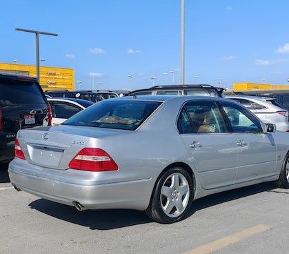 Silver Lexus LS 430 2005