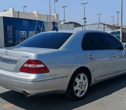 Silver Lexus LS 430 2005