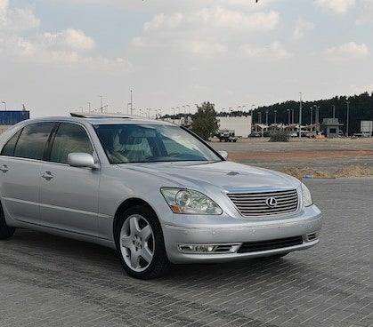 Silver Lexus LS 430 2005