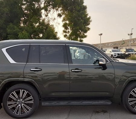 Зеленый Lexus LX 500 2025 год