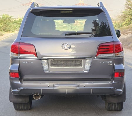 D'argento Lexus LX570 2014
