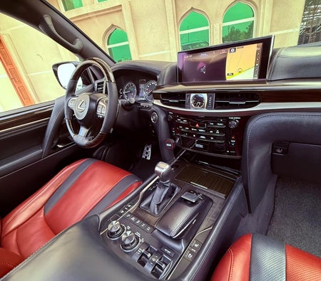 White Lexus LX570 Platinum 2018