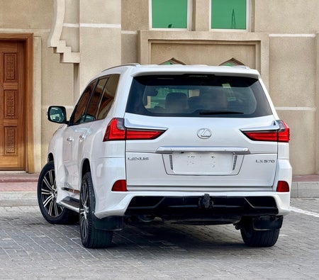 White Lexus LX570 Platinum 2018