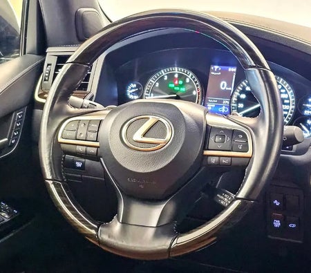 White Lexus LX570 Signature Black Edition 2021