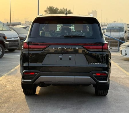 أسود لكزس LX600 2026