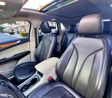Lincoln MKC Premiere 2017, photo 2 of 4