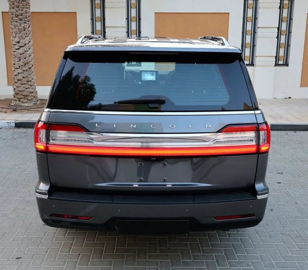 Gris Lincoln Navigator Presidential 2021