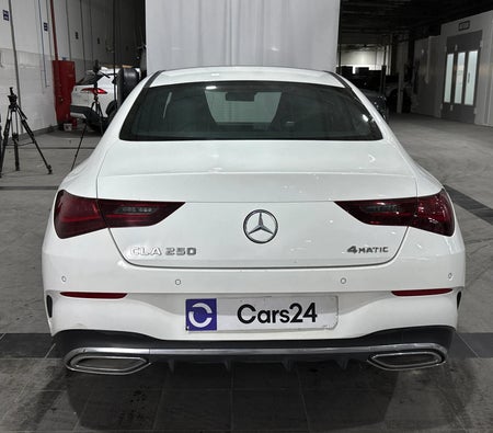 White Mercedes Benz CLA 250 AMG PREMIUM PLUS 4MATIC 2024