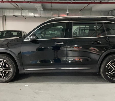 Black Mercedes Benz GLB 200 AMG PREMIUM + 2026 Black Mercedes Benz GLB 200 AMG PREMIUM + 2026