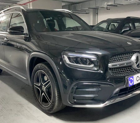 Black Mercedes Benz GLB 200 AMG PREMIUM + 2026 Black Mercedes Benz GLB 200 AMG PREMIUM + 2026