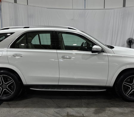 White Mercedes Benz GLE 450 4Matic 2024