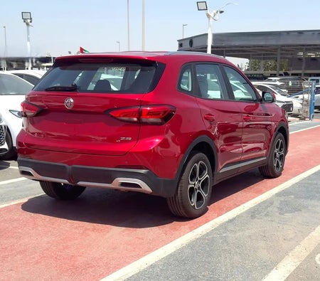 أحمر داكن إم جي ZS Standard 2025