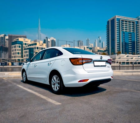 أبيض إم جي  5 2023