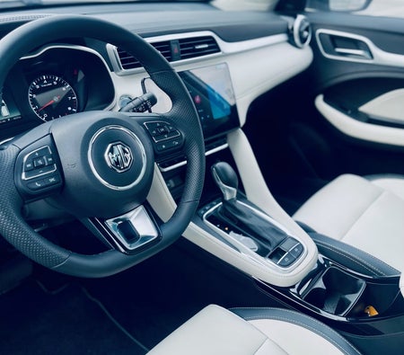Белый MG ZS 2025 год