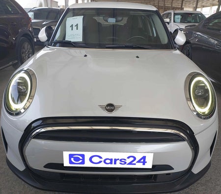 أبيض ميني Cooper STD 2024 أبيض ميني Cooper STD 2024