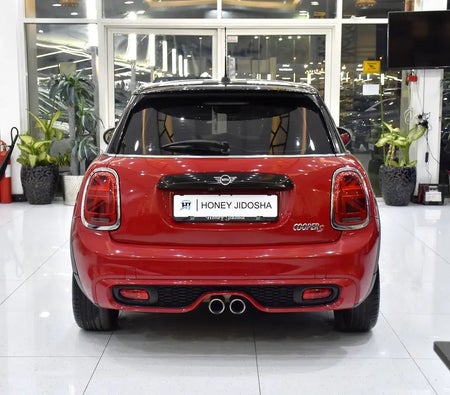 红色的 MINI 库珀小号 2019
