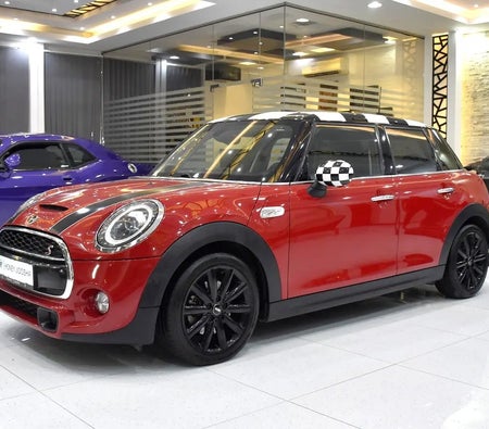 红色的 MINI 库珀小号 2019